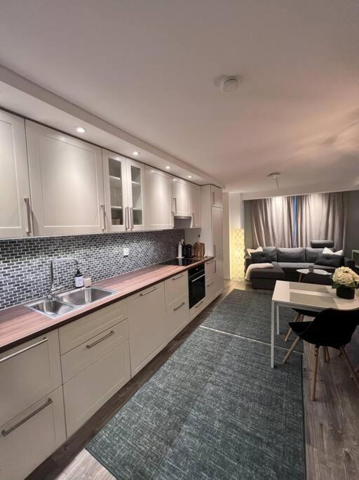 Spacious And Beautiful Apartment In Bergen With Free Parking Exterior photo